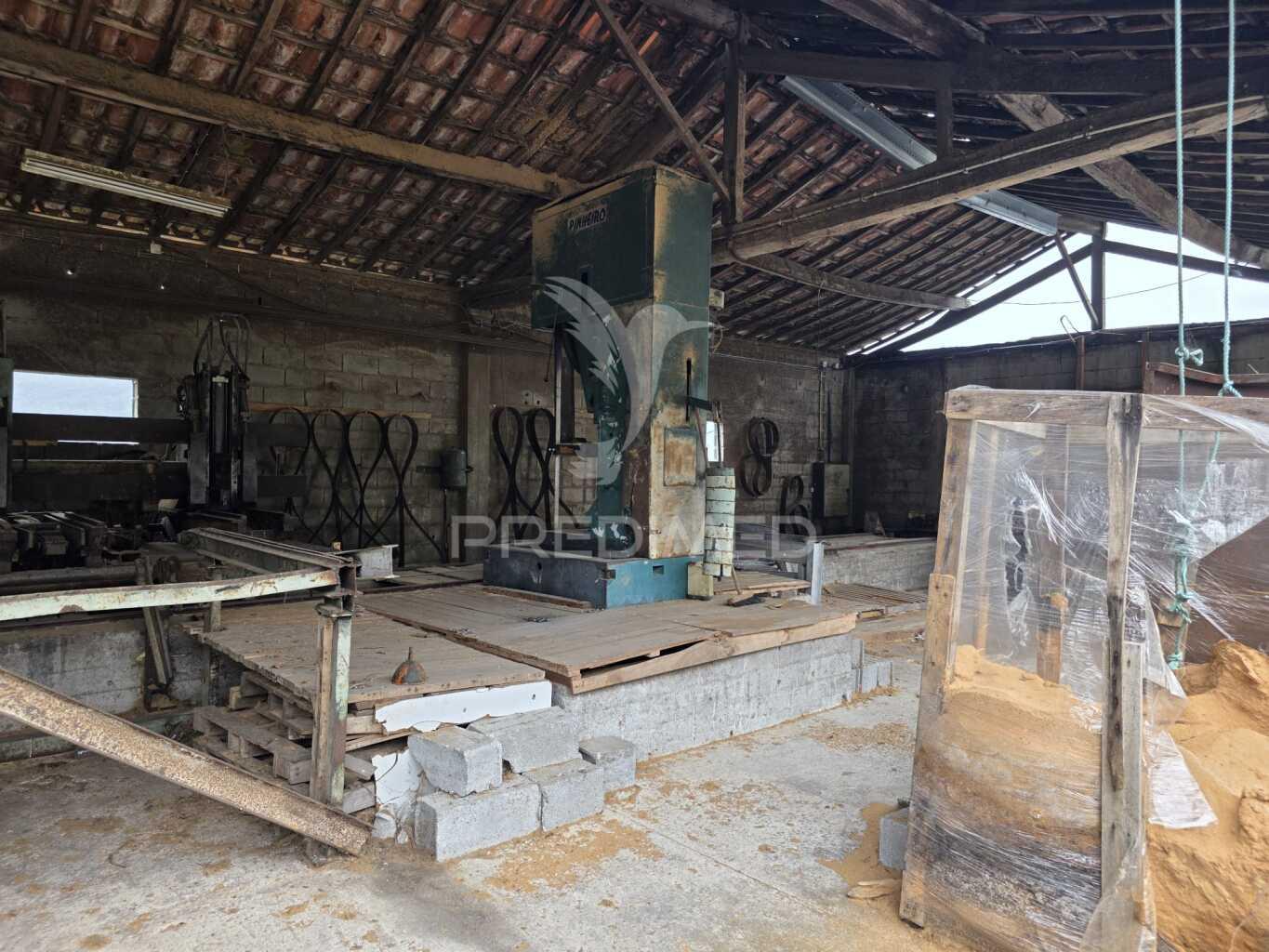 Armazém (serração) zona industrial de carvoeiro