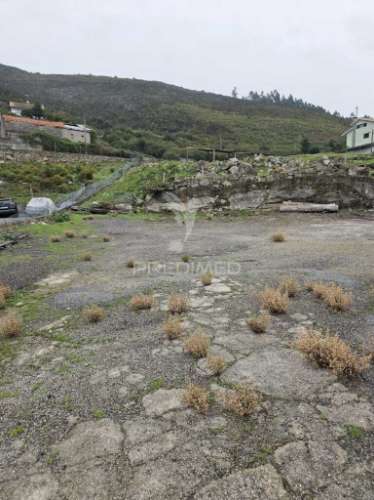 Armazém (serração) zona industrial de carvoeiro