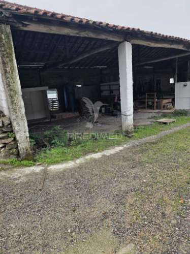 Armazém (serração) zona industrial de carvoeiro