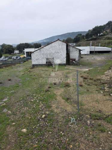 Armazém (serração) zona industrial de carvoeiro