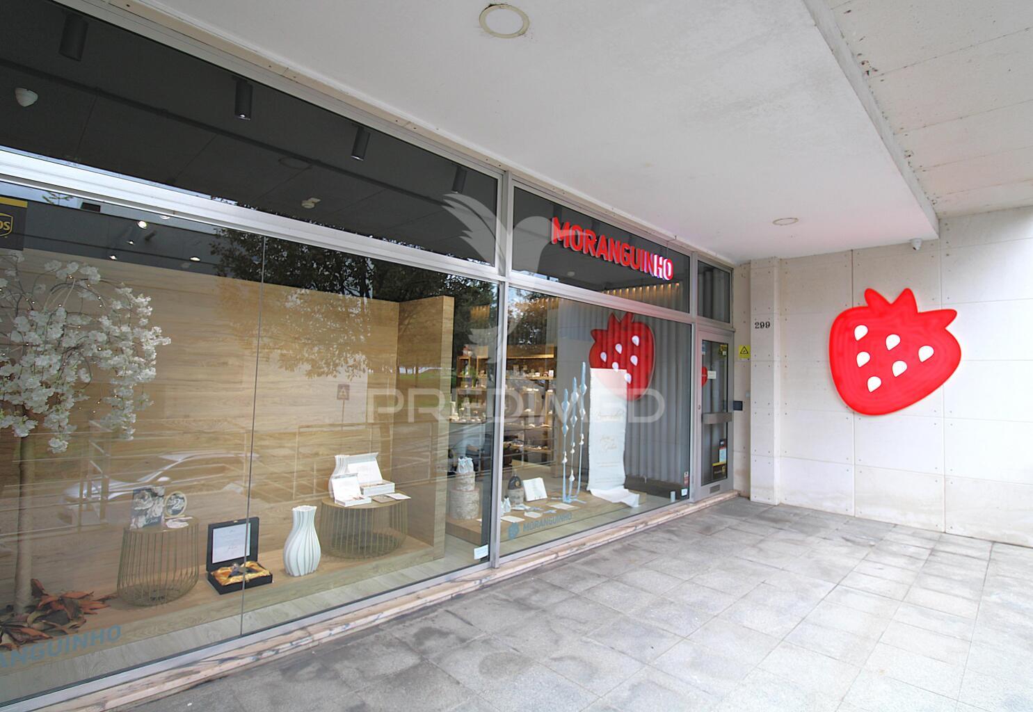 Trespasse loja moranguinho no centro da maia