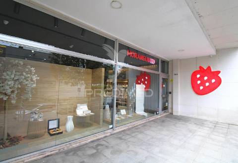 Trespasse loja moranguinho no centro da maia