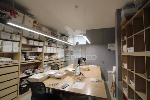 Trespasse loja moranguinho no centro da maia