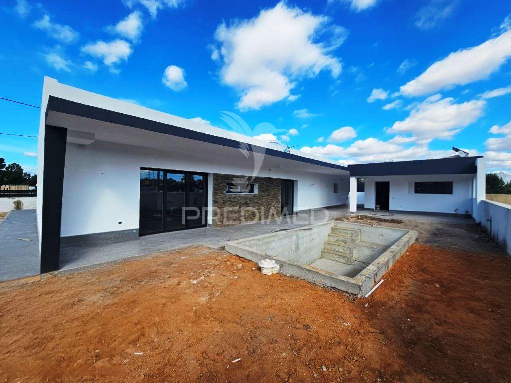 Moradia isolada t3, c/piscina e box, qta. marquesa - q. anjo