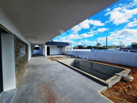 Moradia isolada t3, c/piscina e box, qta. marquesa - q. anjo