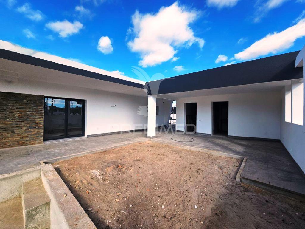 Moradia isolada t3, c/piscina e box, qta. marquesa - q. anjo