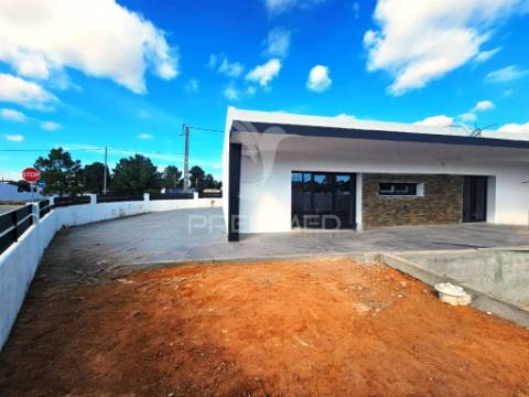 Moradia isolada t3, c/piscina e box, qta. marquesa - q. anjo