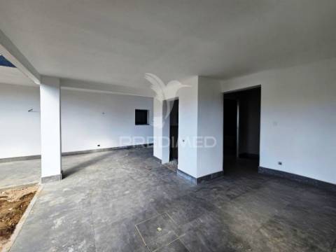 Moradia isolada t3, c/piscina e box, qta. marquesa - q. anjo