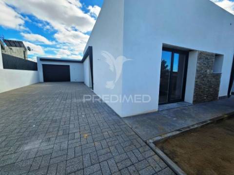 Moradia isolada t3, c/piscina e box, qta. marquesa - q. anjo