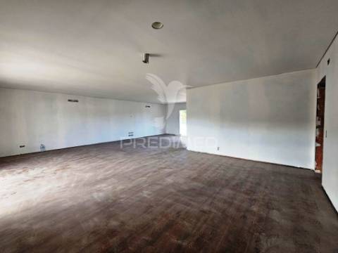 Moradia isolada t3, c/piscina e box, qta. marquesa - q. anjo