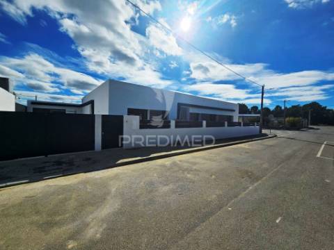 Moradia isolada t3, c/piscina e box, qta. marquesa - q. anjo