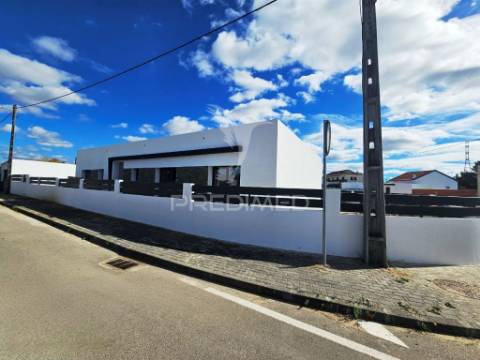 Moradia isolada t3, c/piscina e box, qta. marquesa - q. anjo