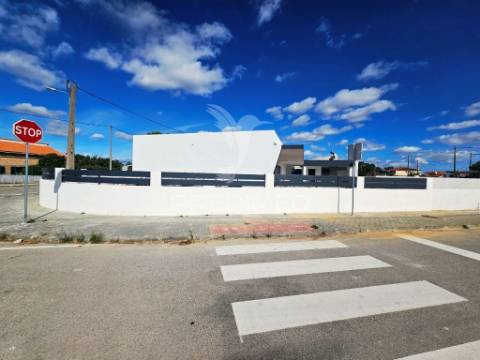 Moradia isolada t3, c/piscina e box, qta. marquesa - q. anjo