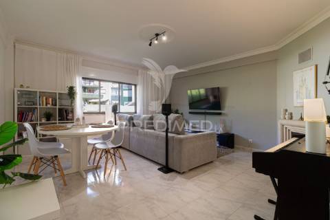 T2 cacém – rés-do-chão alto perto de transportes, escolas e comércio local