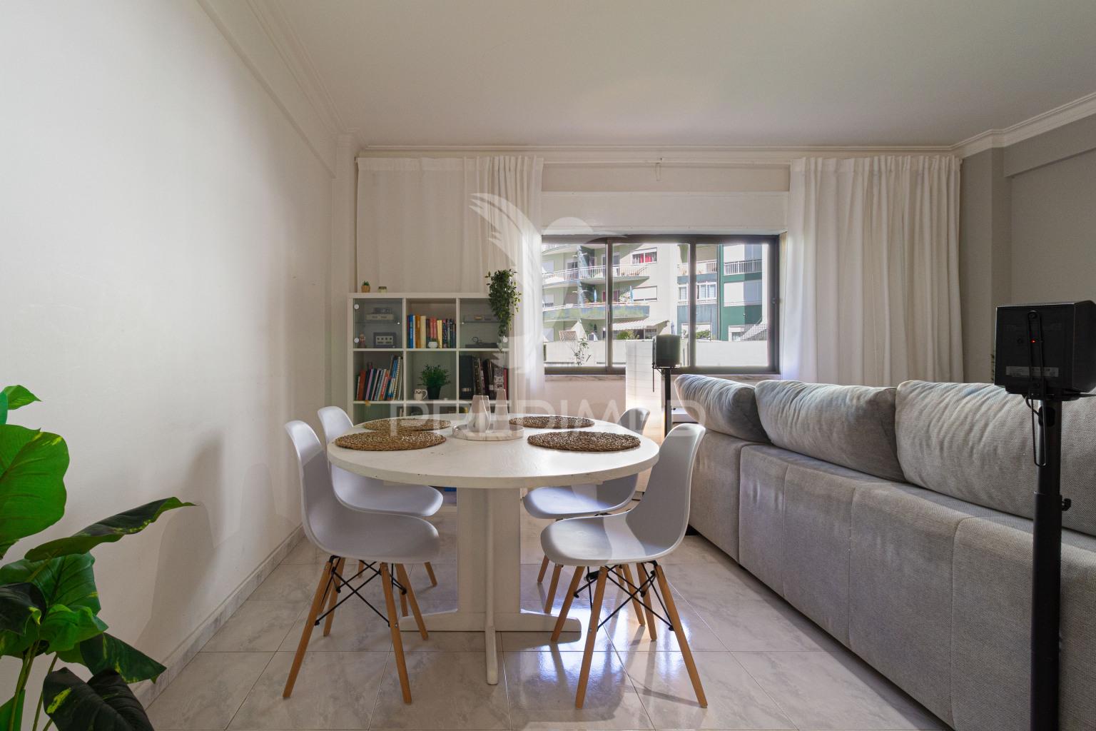 T2 cacém – rés-do-chão alto perto de transportes, escolas e comércio local