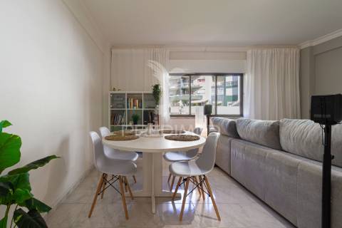 T2 cacém – rés-do-chão alto perto de transportes, escolas e comércio local