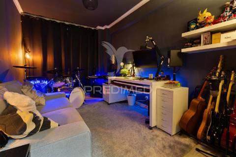 T2 cacém – rés-do-chão alto perto de transportes, escolas e comércio local