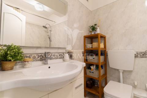 T2 cacém – rés-do-chão alto perto de transportes, escolas e comércio local