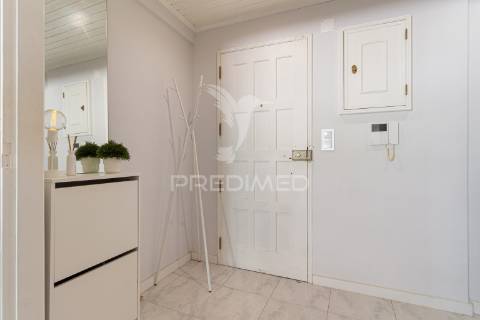 T2 cacém – rés-do-chão alto perto de transportes, escolas e comércio local