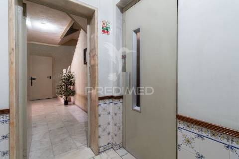 T2 cacém – rés-do-chão alto perto de transportes, escolas e comércio local