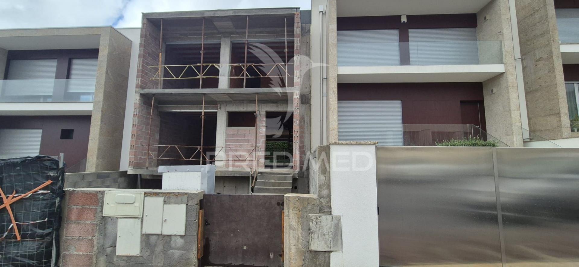 Moradia t3 em lamaçães