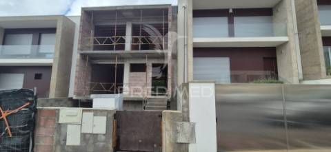 Moradia t3 em lamaçães