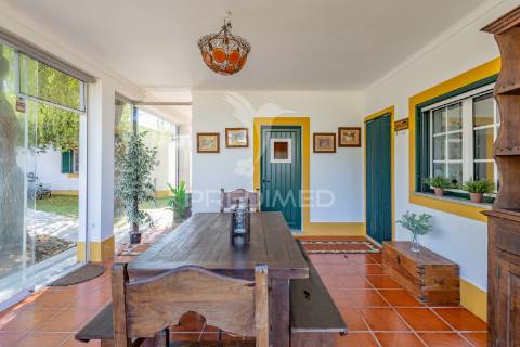 Moradia t5 chave na mão com amplo jardim e garagem