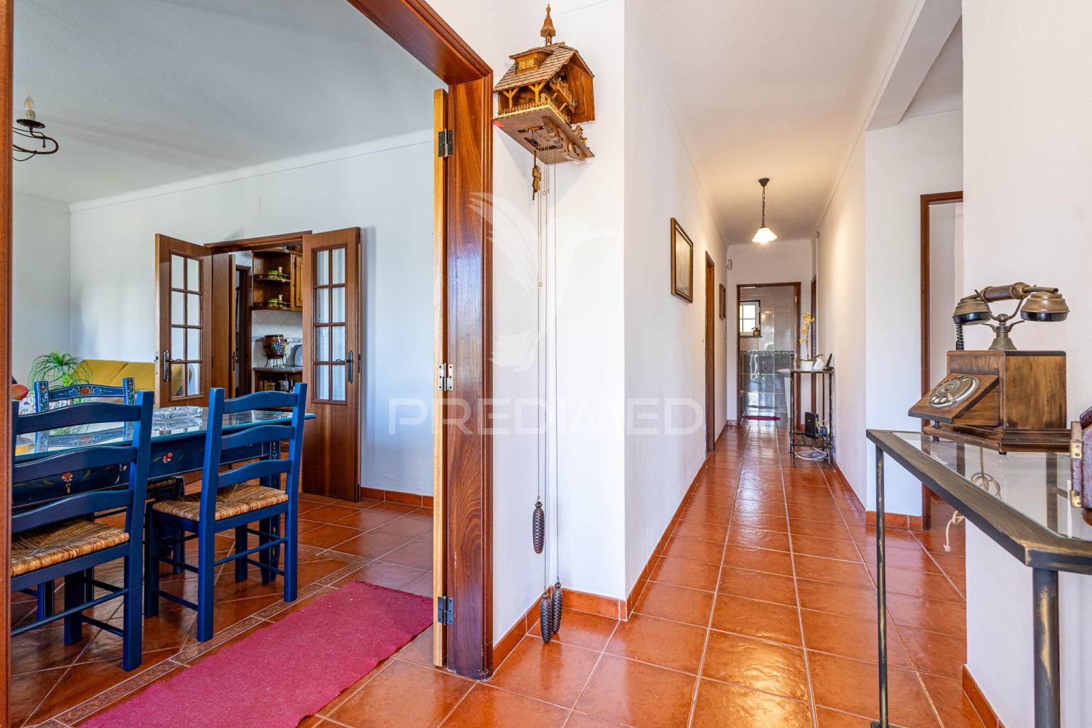 Moradia t5 chave na mão com amplo jardim e garagem