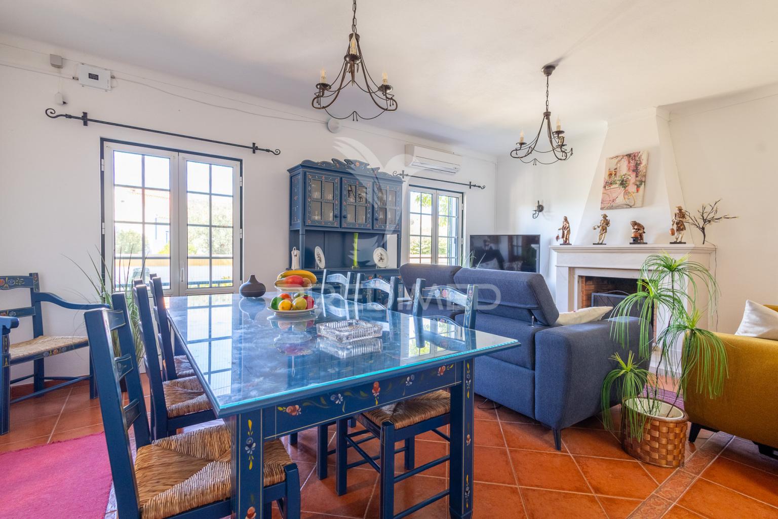 Moradia t5 chave na mão com amplo jardim e garagem