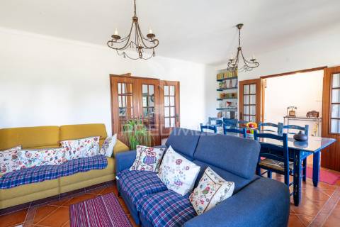 Moradia t5 chave na mão com amplo jardim e garagem