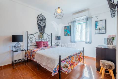 Moradia t5 chave na mão com amplo jardim e garagem