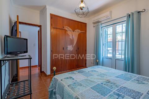 Moradia t5 chave na mão com amplo jardim e garagem