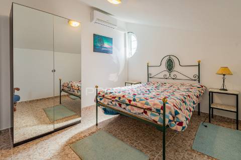 Moradia t5 chave na mão com amplo jardim e garagem