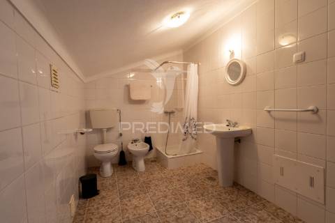 Moradia t5 chave na mão com amplo jardim e garagem