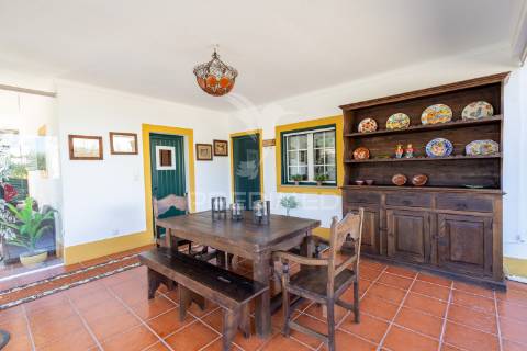 Moradia t5 chave na mão com amplo jardim e garagem