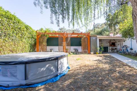 Moradia t5 chave na mão com amplo jardim e garagem