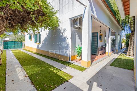 Moradia t5 chave na mão com amplo jardim e garagem