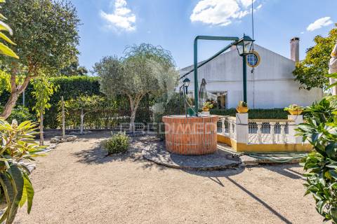 Moradia t5 chave na mão com amplo jardim e garagem