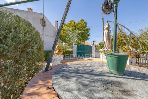 Moradia t5 chave na mão com amplo jardim e garagem