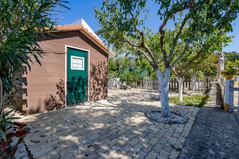 Moradia t5 chave na mão com amplo jardim e garagem