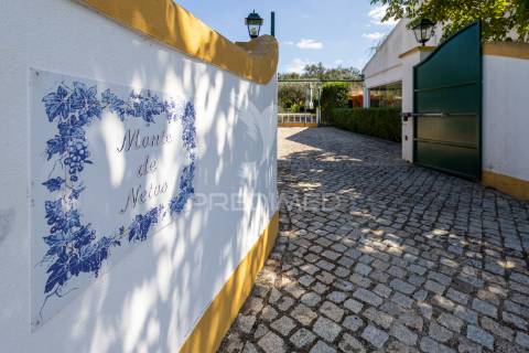 Moradia t5 chave na mão com amplo jardim e garagem