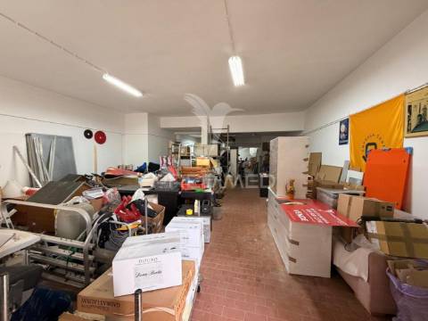 Loja / armazém no bairro do liceu