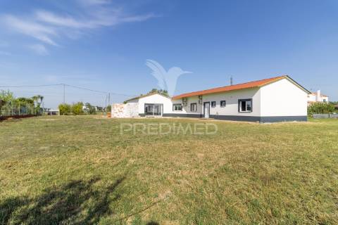 Moradia térrea em quintinha no pinhal novo