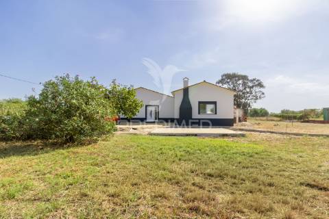 Moradia térrea em quintinha no pinhal novo