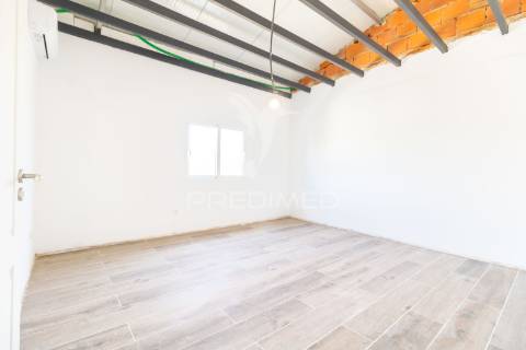 Moradia térrea em quintinha no pinhal novo