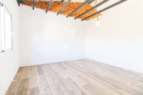 Moradia térrea em quintinha no pinhal novo