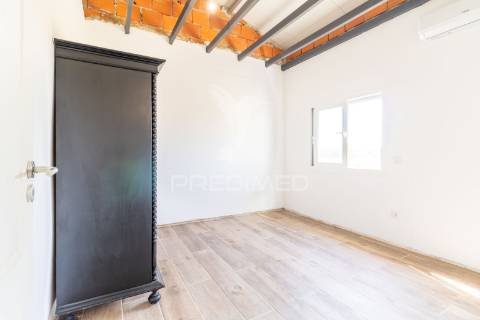 Moradia térrea em quintinha no pinhal novo