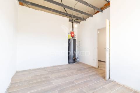 Moradia térrea em quintinha no pinhal novo