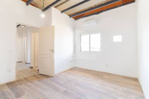 Moradia térrea em quintinha no pinhal novo