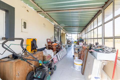 Moradia térrea em quintinha no pinhal novo